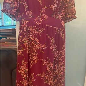 Chic Floral Midi Dress in Burgundy